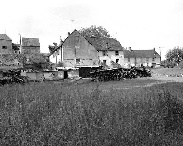 Vue d'ensemble depuis le nord-ouest. © Région Bourgogne-Franche-Comté, Inventaire du patrimoine