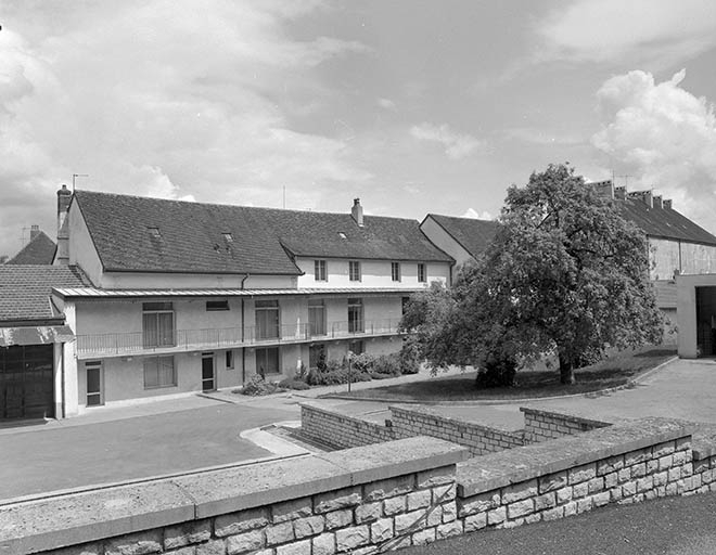 Bureau. © Région Bourgogne-Franche-Comté, Inventaire du patrimoine Bureau. © Région Bourgogne-Franche-Comté, Inventaire du patrimoine