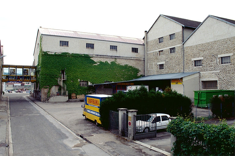 Atelier de fabrication depuis le nord-ouest. © Région Bourgogne-Franche-Comté, Inventaire du patrimoine Atelier de fabrication depuis le nord-ouest. © Région Bourgogne-Franche-Comté, Inventaire du patrimoine
