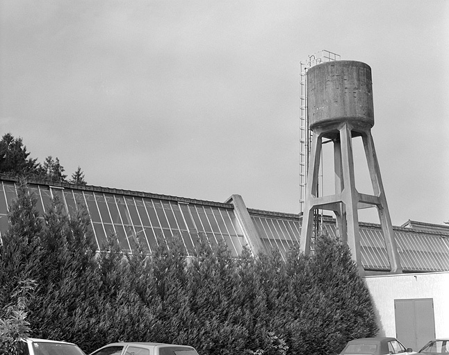 Atelier de fabrication et réservoir industriel. © Région Bourgogne-Franche-Comté, Inventaire du patrimoine Atelier de fabrication et réservoir industriel. © Région Bourgogne-Franche-Comté, Inventaire du patrimoine