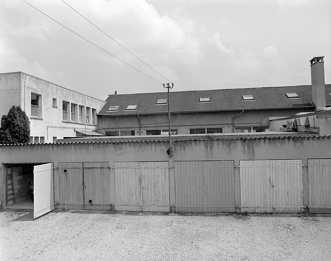 Bureau et atelier de fabrication depuis l'ouest. © Région Bourgogne-Franche-Comté, Inventaire du patrimoine