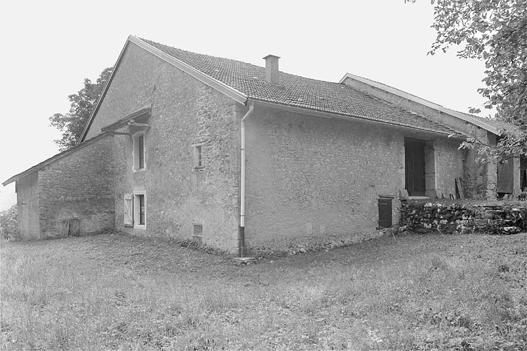 Face droite et façade postérieure. © Région Bourgogne-Franche-Comté, Inventaire du patrimoine