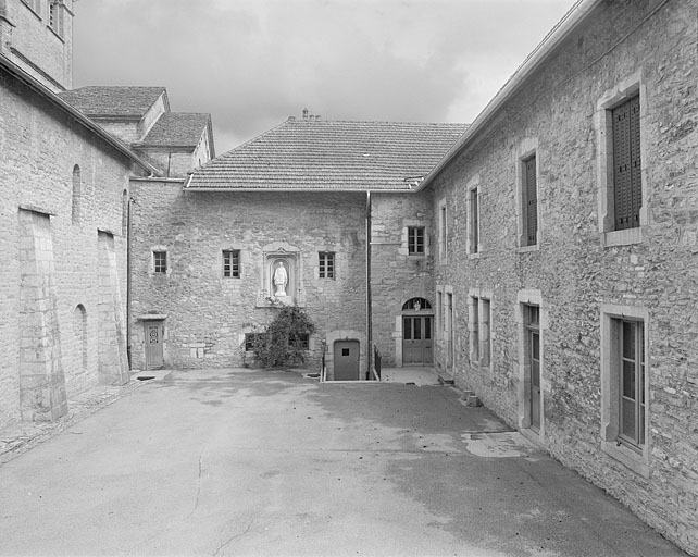 Façade ouest du prieuré. © Région Bourgogne-Franche-Comté, Inventaire du patrimoine