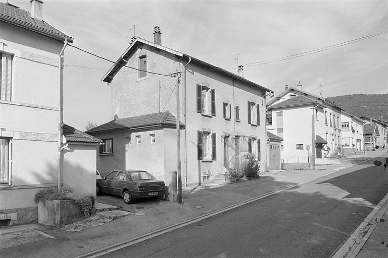 Façade antérieure et face gauche. © Région Bourgogne-Franche-Comté, Inventaire du patrimoine
