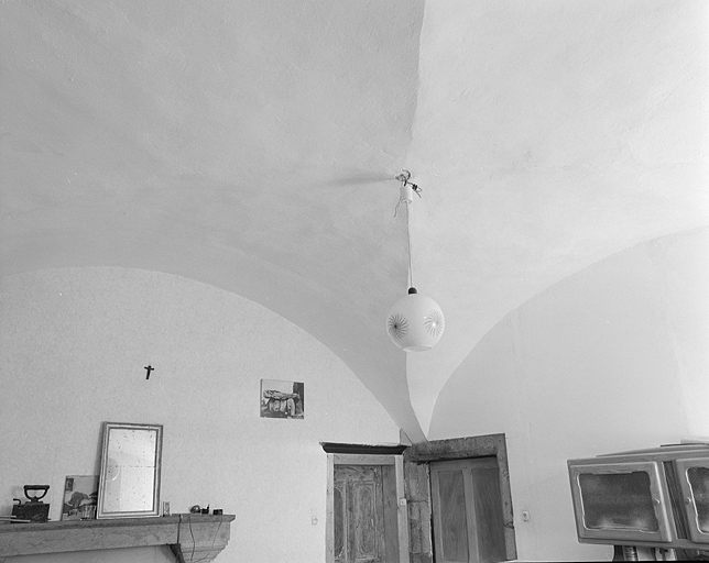 Pièce du rez-de-chaussée, voûte d'arêtes. © Région Bourgogne-Franche-Comté, Inventaire du patrimoine