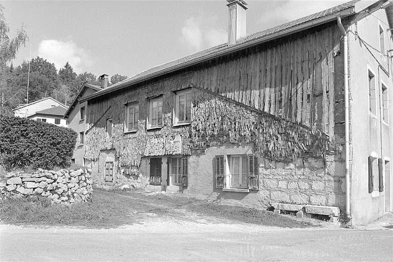 Façade d'une ancienne ferme retournée à Montépile. © Région Bourgogne-Franche-Comté, Inventaire du patrimoine
