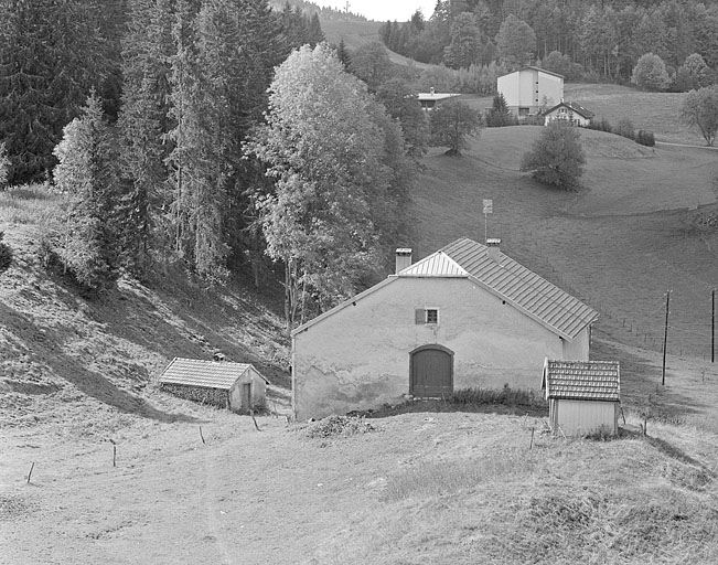 Vue générale depuis le nord-est. © Région Bourgogne-Franche-Comté, Inventaire du patrimoine