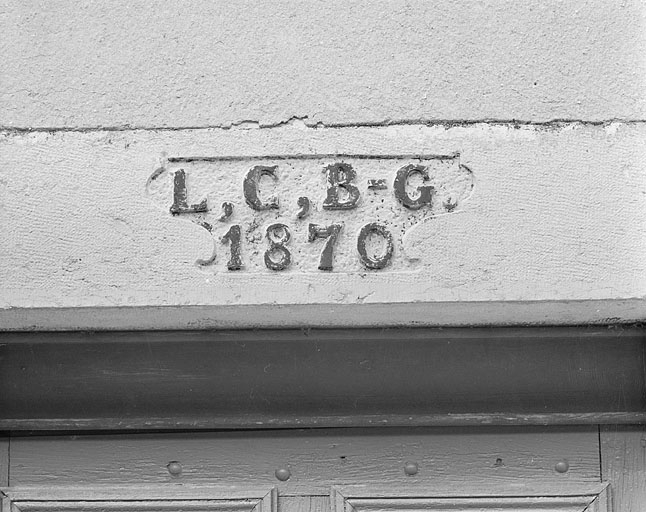 Date portée sur le linteau de la porte d'entrée de la façade antérieure. © Région Bourgogne-Franche-Comté, Inventaire du patrimoine