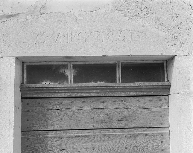 La date portée sur le linteau de la porte d'entrée. © Région Bourgogne-Franche-Comté, Inventaire du patrimoine