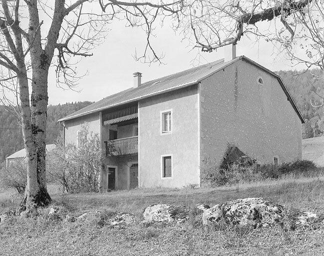 Façade antérieure et face nord-est. © Région Bourgogne-Franche-Comté, Inventaire du patrimoine