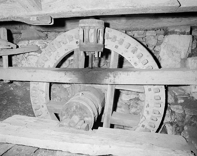 Rouet et lanterne en liaison avec la meule. © Région Bourgogne-Franche-Comté, Inventaire du patrimoine