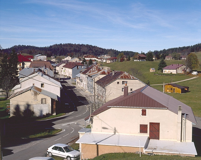 Rue principale. © Région Bourgogne-Franche-Comté, Inventaire du patrimoine