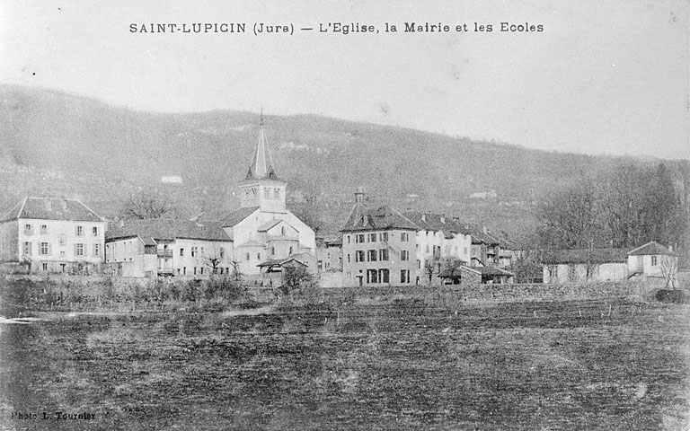 Saint-Lupicin (Jura) - L'Eglise, la Mairie et les Ecoles. © Région Bourgogne-Franche-Comté, Inventaire du patrimoine