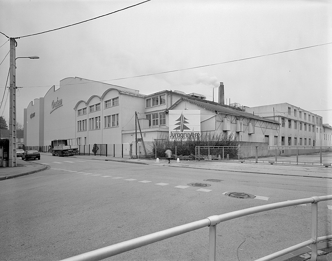 De gauche à droite : magasin et entrepôt industriels, atelier de fabrication et de conditionnement, chaufferie et vestiaire. © Région Bourgogne-Franche-Comté, Inventaire du patrimoine