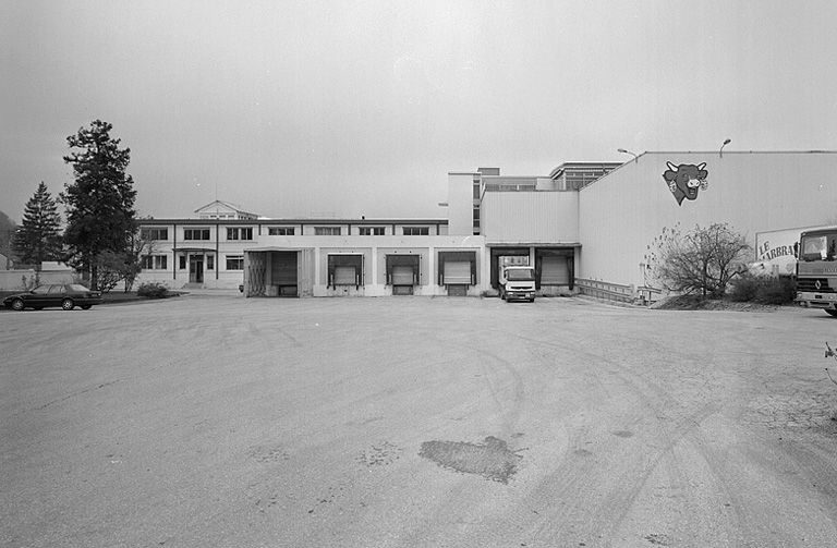 De gauche à droite : atelier de fabrication, quais d'expédition et magasin industriel. © Région Bourgogne-Franche-Comté, Inventaire du patrimoine