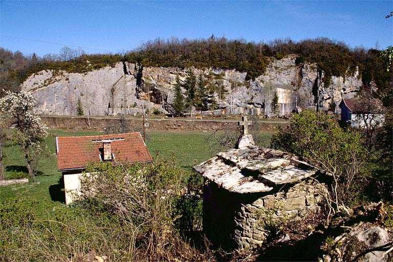 Vue d'ensemble du site depuis l'ouest. © Région Bourgogne-Franche-Comté, Inventaire du patrimoine