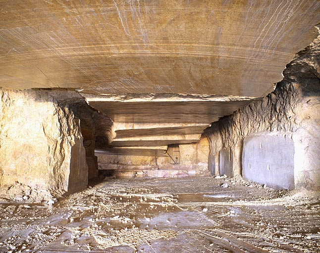 Au fond à droite, poulies de renvoi du fil hélicoïdal. © Région Bourgogne-Franche-Comté, Inventaire du patrimoine