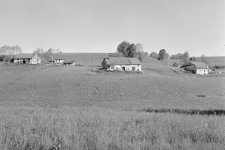 Habitat dispersé, aux Crozats. © Région Bourgogne-Franche-Comté, Inventaire du patrimoine