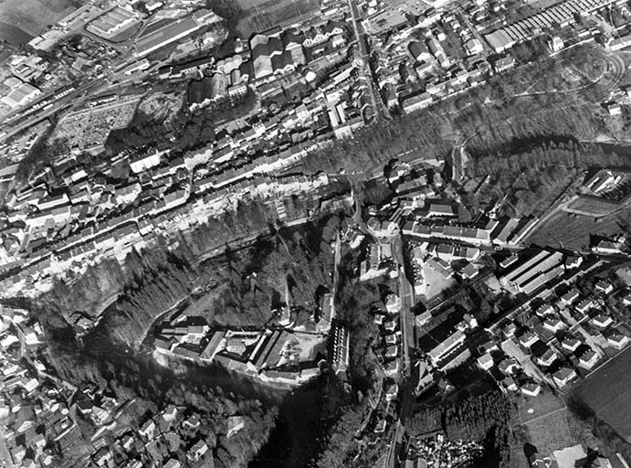 Vue aérienne depuis le sud. © Région Bourgogne-Franche-Comté, Inventaire du patrimoine