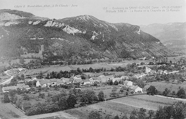 Environs de Saint-Claude (Jura), Vaux-Chiriat, altitude 328m., la Roche et la chapelle de Saint-Romain. © Région Bourgogne-Franche-Comté, Inventaire du patrimoine