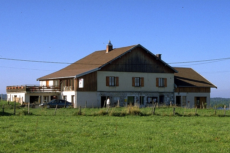 Vue de trois quarts gauche. © Région Bourgogne-Franche-Comté, Inventaire du patrimoine