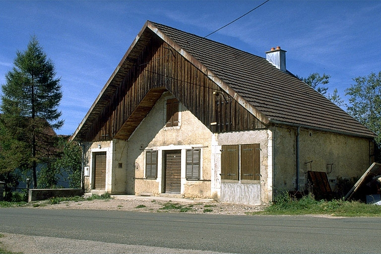 Vue de trois quarts droit. © Région Bourgogne-Franche-Comté, Inventaire du patrimoine