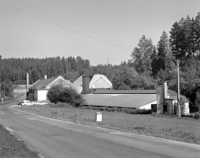 Vue d'ensemble depuis l'ouest. © Région Bourgogne-Franche-Comté, Inventaire du patrimoine Vue d'ensemble depuis l'ouest. © Région Bourgogne-Franche-Comté, Inventaire du patrimoine