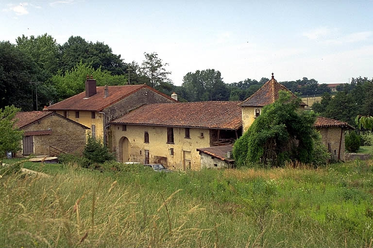 Vue d'ensemble depuis le nord-est. © Région Bourgogne-Franche-Comté, Inventaire du patrimoine