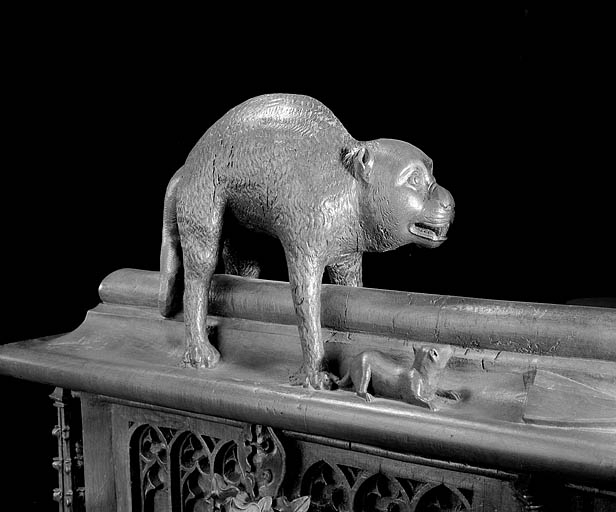 Statuette de la quatrième jouée basse : chat. © Région Bourgogne-Franche-Comté, Inventaire du patrimoine