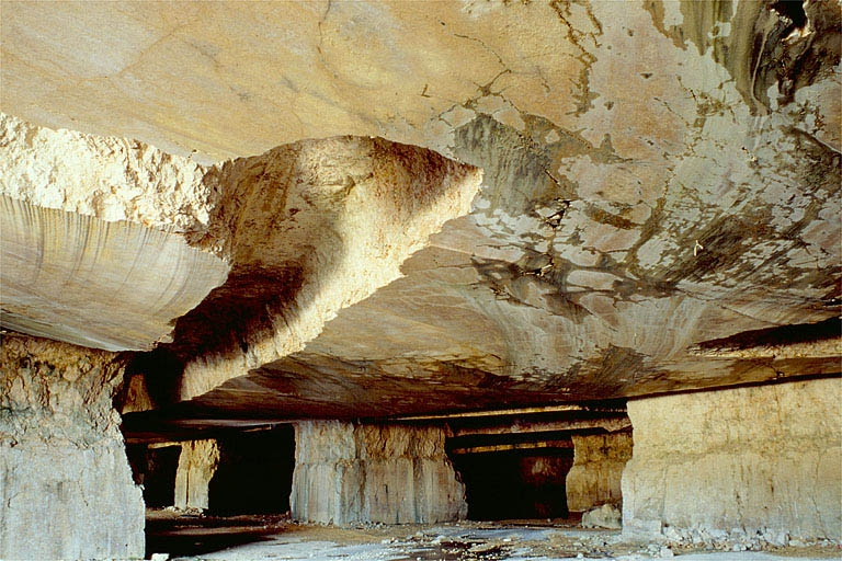 Intérieur depuis une entrée au sud-ouest. © Région Bourgogne-Franche-Comté, Inventaire du patrimoine