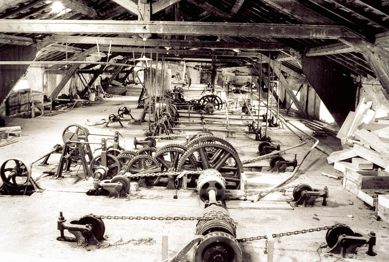 Système de descente des châssis porte-lames. © Région Bourgogne-Franche-Comté, Inventaire du patrimoine