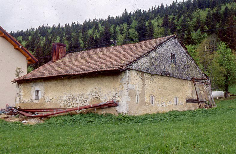 Façade postérieure et face gauche. © Région Bourgogne-Franche-Comté, Inventaire du patrimoine Façade postérieure et face gauche. © Région Bourgogne-Franche-Comté, Inventaire du patrimoine
