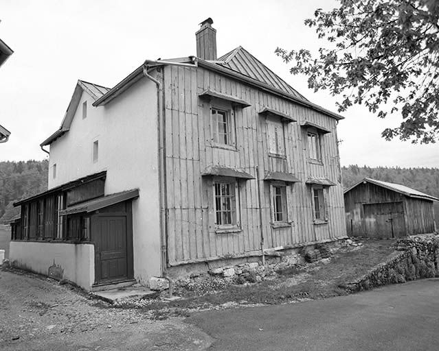 Façades nord et ouest vues de trois quarts. © Région Bourgogne-Franche-Comté, Inventaire du patrimoine Façades nord et ouest vues de trois quarts. © Région Bourgogne-Franche-Comté, Inventaire du patrimoine
