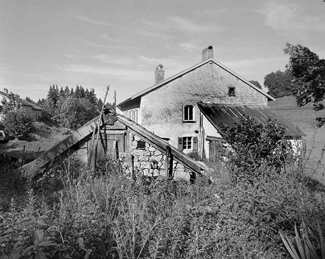 Face droite et remise. © Région Bourgogne-Franche-Comté, Inventaire du patrimoine Face droite et remise. © Région Bourgogne-Franche-Comté, Inventaire du patrimoine