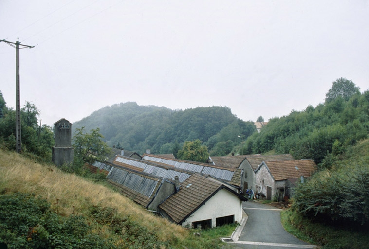 Vue d'ensemble depuis le nord-ouest. © Région Bourgogne-Franche-Comté, Inventaire du patrimoine