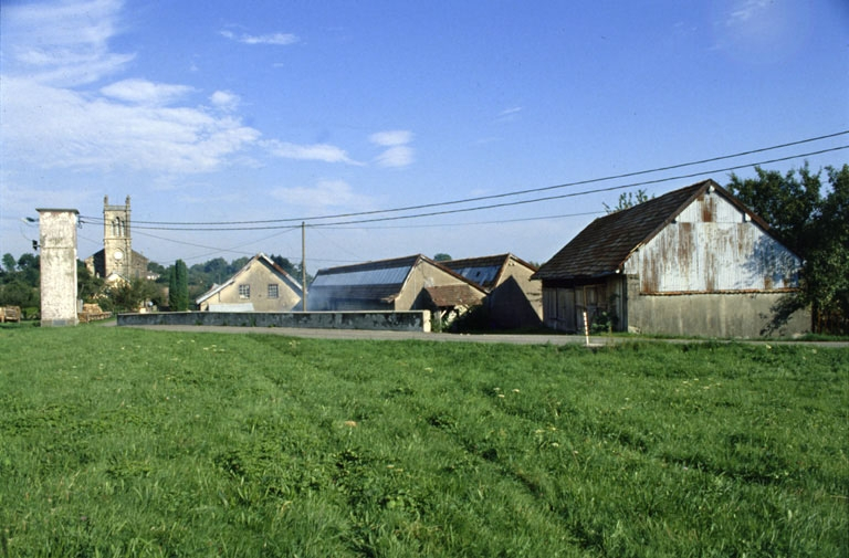 Vue d'ensemble depuis l'ouest. © Région Bourgogne-Franche-Comté, Inventaire du patrimoine