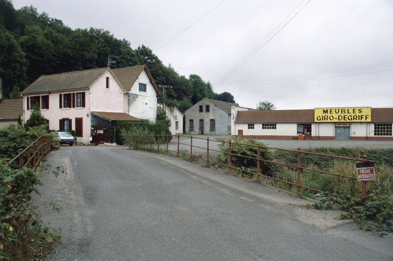 Vue d'ensemble depuis le nord-ouest. © Région Bourgogne-Franche-Comté, Inventaire du patrimoine
