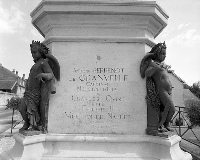 L'inscription concernant l'iconographie. © Région Bourgogne-Franche-Comté, Inventaire du patrimoine