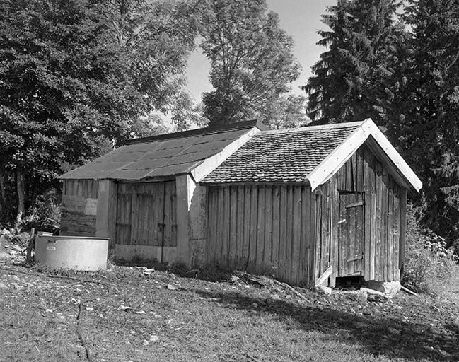 Resserre appelée " grenier fort ". © Région Bourgogne-Franche-Comté, Inventaire du patrimoine Resserre appelée " grenier fort ". © Région Bourgogne-Franche-Comté, Inventaire du patrimoine