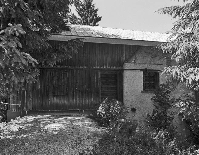 Façade antérieure du bâtiment abritant la scierie. © Région Bourgogne-Franche-Comté, Inventaire du patrimoine Façade antérieure du bâtiment abritant la scierie. © Région Bourgogne-Franche-Comté, Inventaire du patrimoine