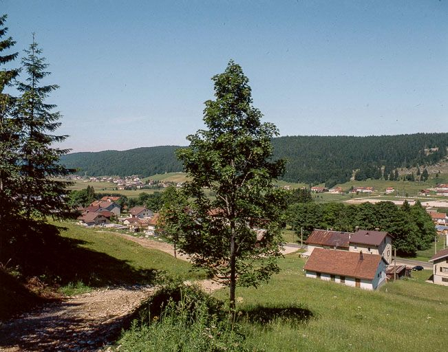 Vue de Bois-d'Amont en montant aux Petits Plats. © Région Bourgogne-Franche-Comté, Inventaire du patrimoine