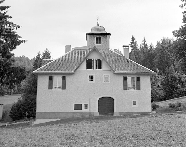 Façade postérieure. © Région Bourgogne-Franche-Comté, Inventaire du patrimoine Façade postérieure. © Région Bourgogne-Franche-Comté, Inventaire du patrimoine