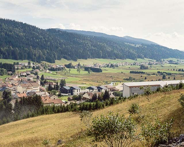 Vue générale depuis le nord-est. © Région Bourgogne-Franche-Comté, Inventaire du patrimoine Vue générale depuis le nord-est. © Région Bourgogne-Franche-Comté, Inventaire du patrimoine
