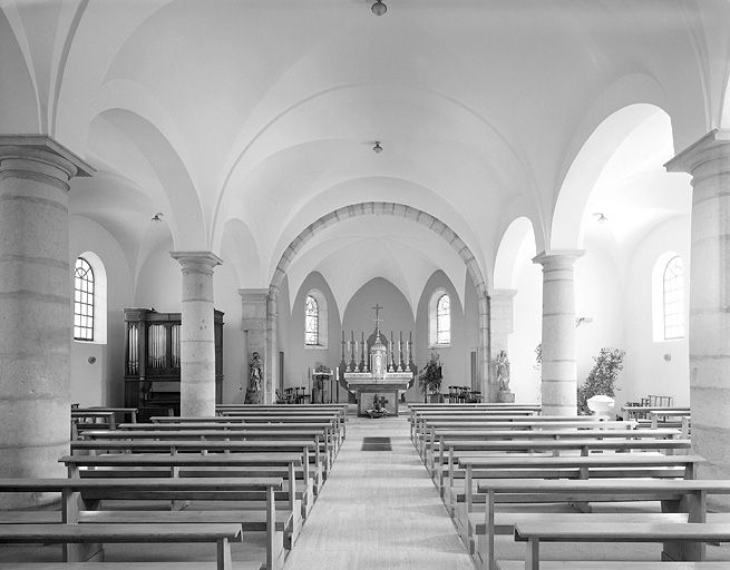 Le vaisseau central vu depuis l'entrée. © Région Bourgogne-Franche-Comté, Inventaire du patrimoine