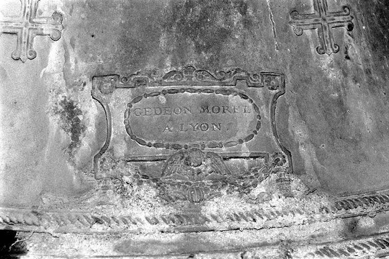 Signature du fondeur : Gédéon Morel à Lyon. © Région Bourgogne-Franche-Comté, Inventaire du patrimoine
