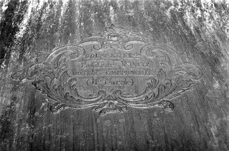 Signature du fondeur : Goussel à Metz. © Région Bourgogne-Franche-Comté, Inventaire du patrimoine