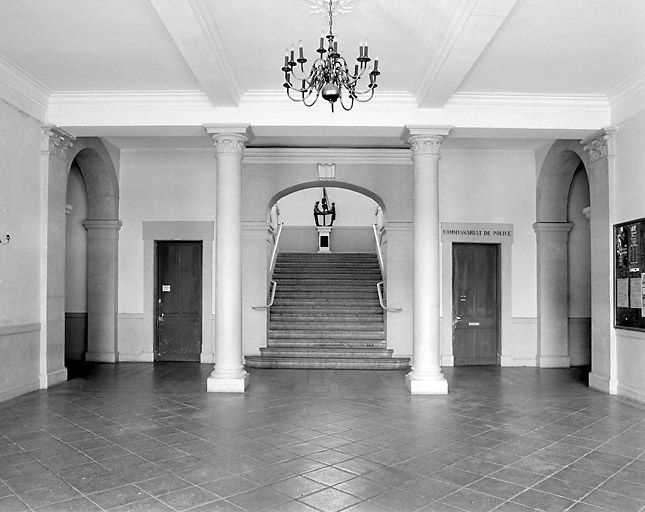 Hall d'entrée : vue d'ensemble. © Région Bourgogne-Franche-Comté, Inventaire du patrimoine Hall d'entrée : vue d'ensemble. © Région Bourgogne-Franche-Comté, Inventaire du patrimoine