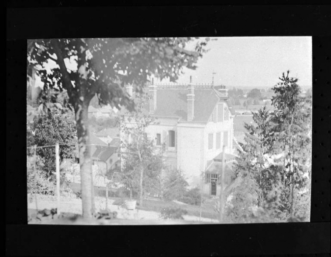 Elévation postérieure de trois-quarts droit. © Région Bourgogne-Franche-Comté, Inventaire du patrimoine