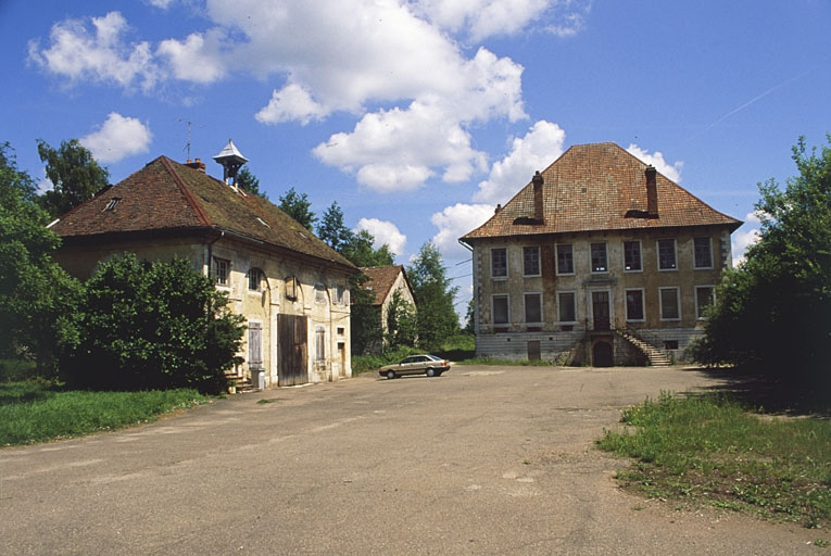 Vue d'ensemble depuis l'ouest. © Région Bourgogne-Franche-Comté, Inventaire du patrimoine