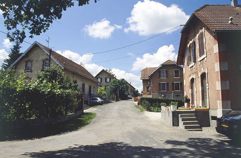 Vue depuis le bas de la rue de la Tuilerie. © Région Bourgogne-Franche-Comté, Inventaire du patrimoine